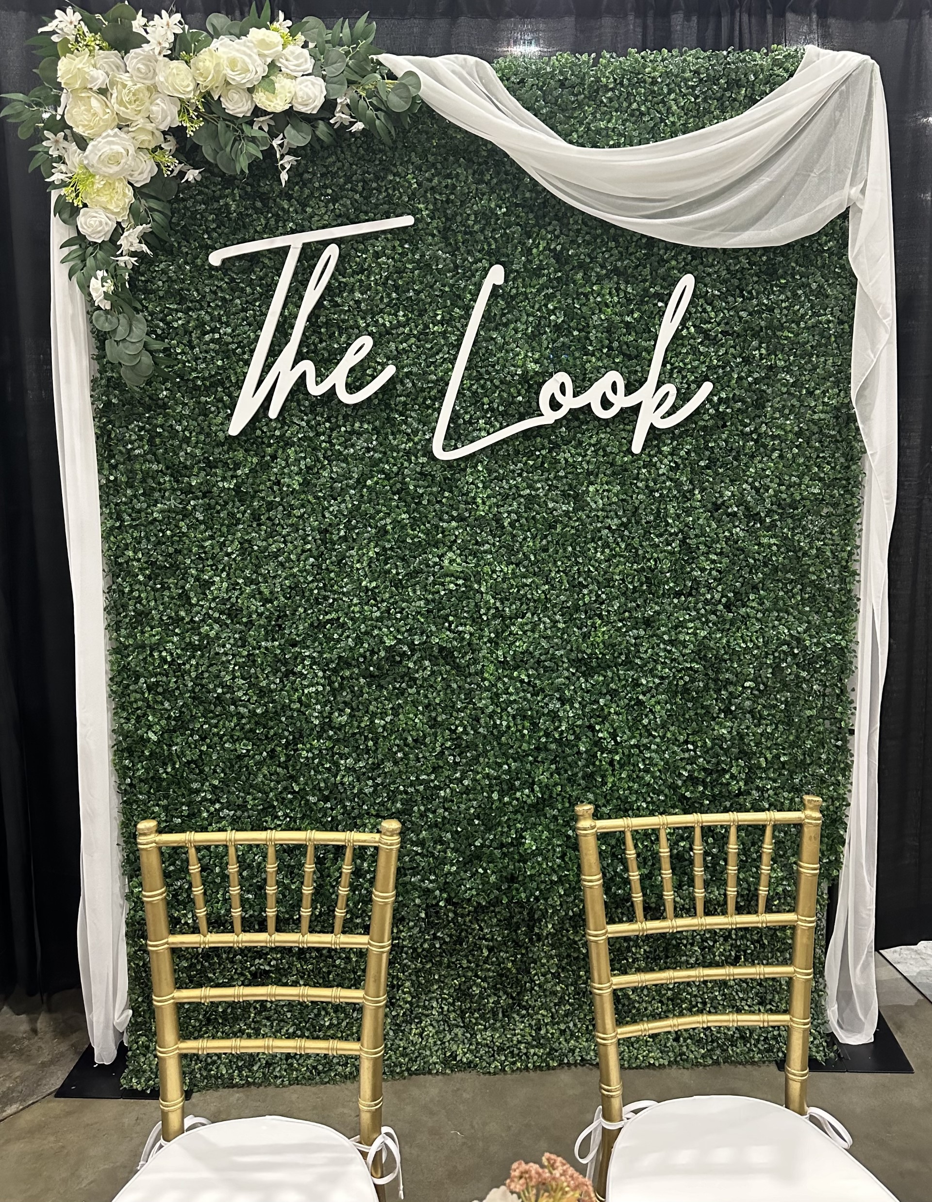 8x8 Grass Wall w Stand